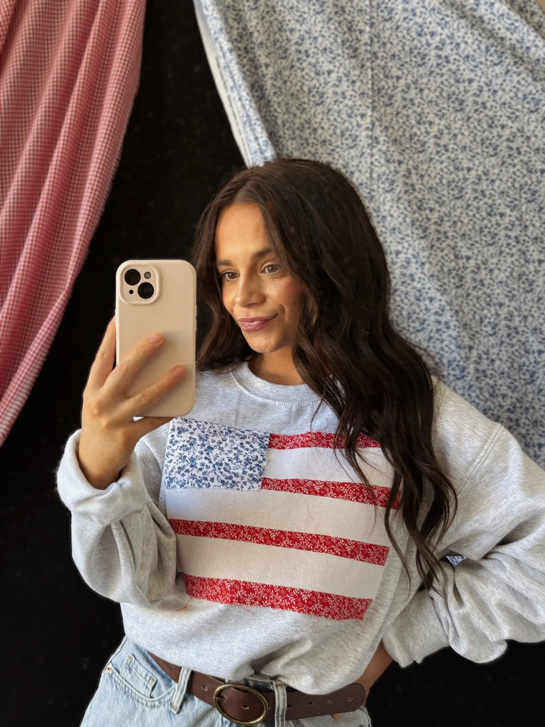 PATCHWORK AMERICAN FLAG - ASH GREY CREWNECK