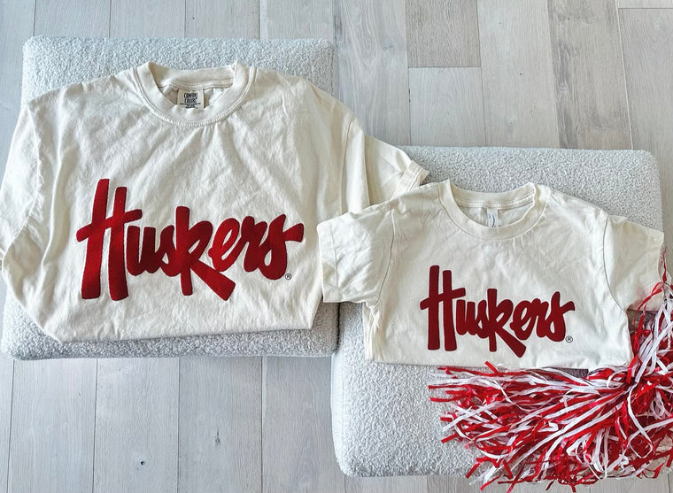 HUSKERS - IVORY COMFORT COLORS TEE (TODDLER + YOUTH + ADULT)
