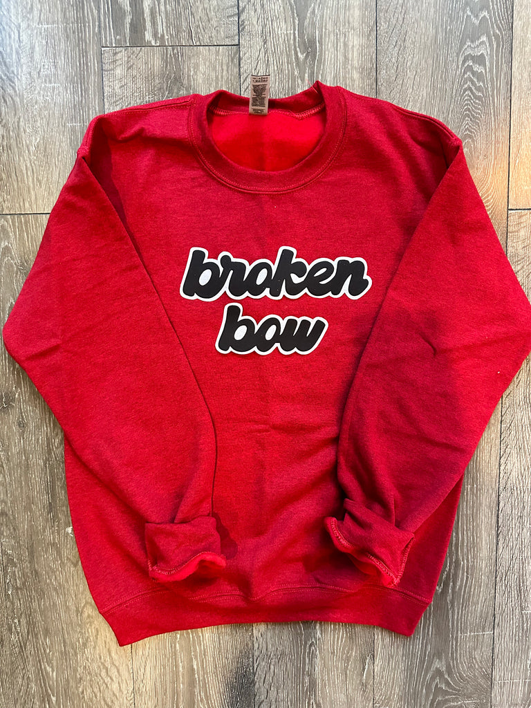 BROKEN BOW - RED GILDAN CREW