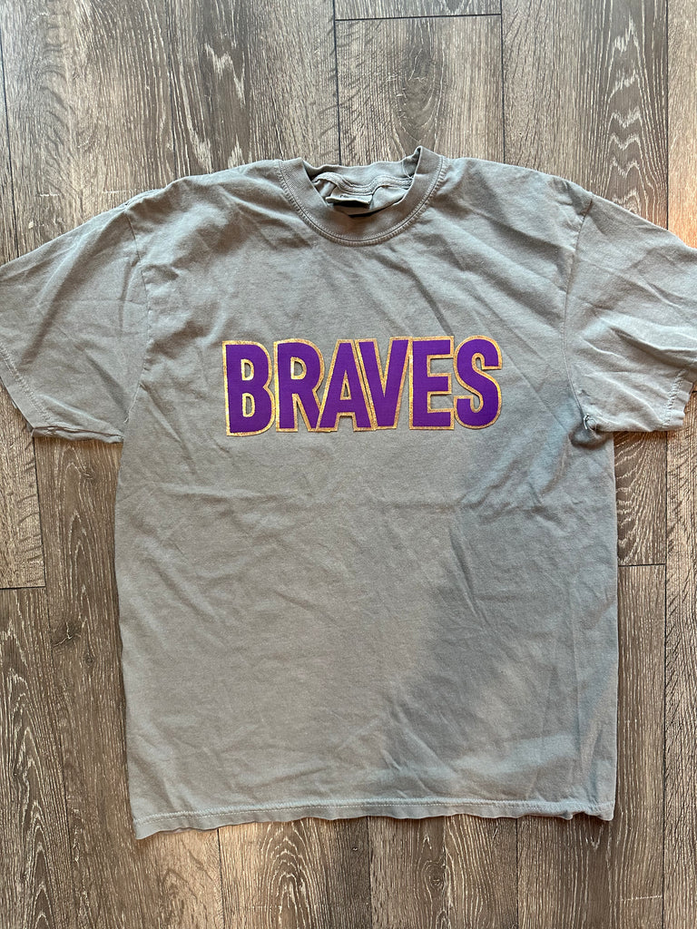 BLOCK BRAVES - GREY COMFORT COLORS TEE