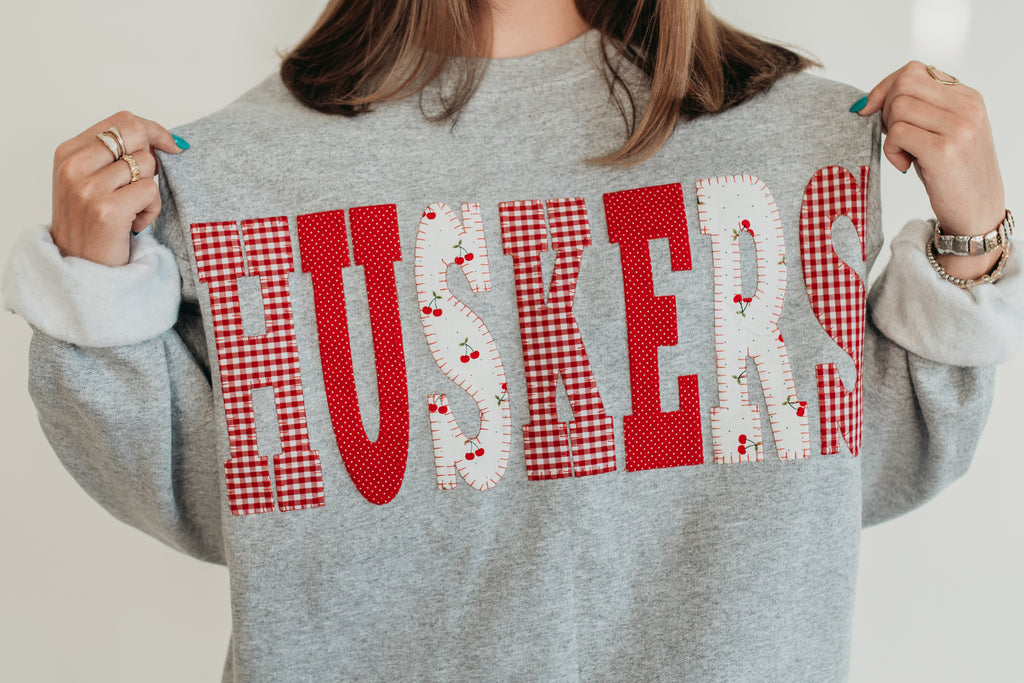 VARSITY PATCHWORK HUSKERS - SPORT GREY CREWNECK