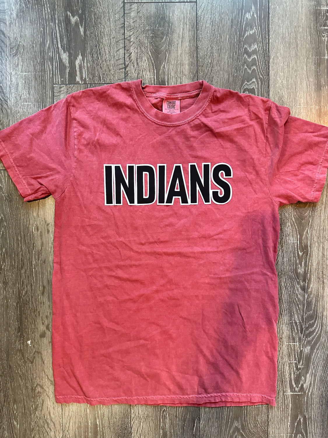 BLOCK INDIANS - RED COMFORT COLORS TEE