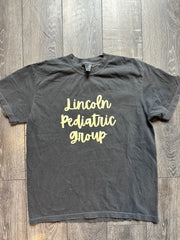 YELLOW LINCOLN PEDIATRIC GROUP - PEPPER COMFORT COLORS TEE