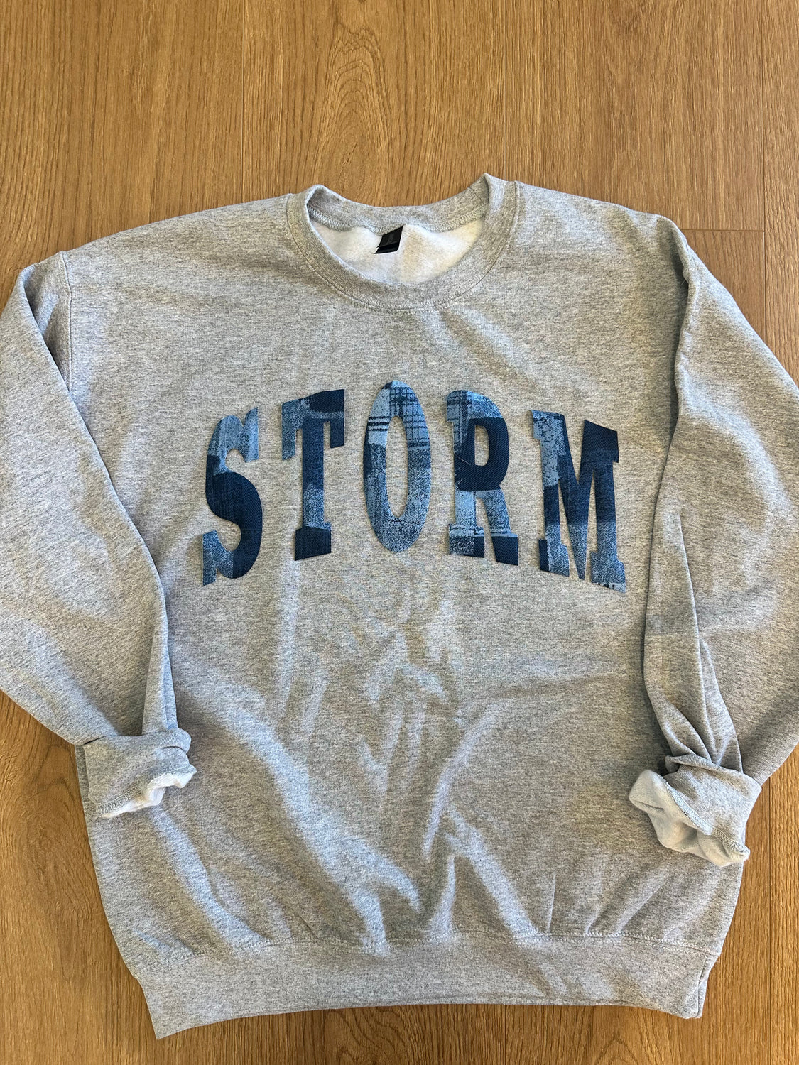 BLUE DENIM STORM  - SPORT GREY CREWNECK