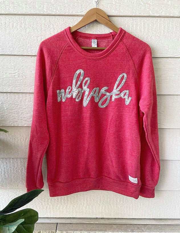 SILVER METALLIC NEBRASKA - HEATHER RED FLEECE CREW