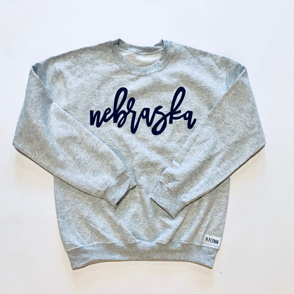 Crewneck sweatshirt with Cursive Nebraska in White – H.FLYNN