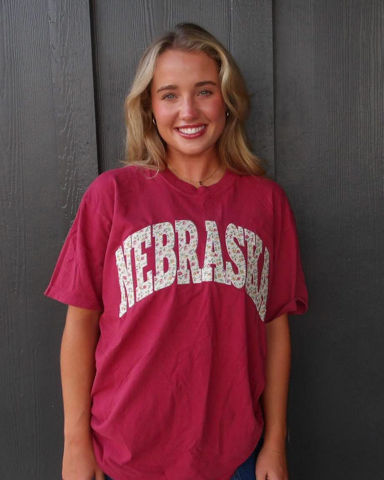COLORFUL DITSY FLORAL NEBRASKA - CHILI TSHIRT