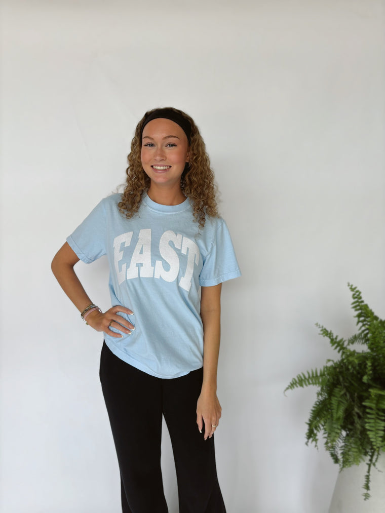 VARSITY WHITE SPARKLE EAST - LIGHT BLUE TEE