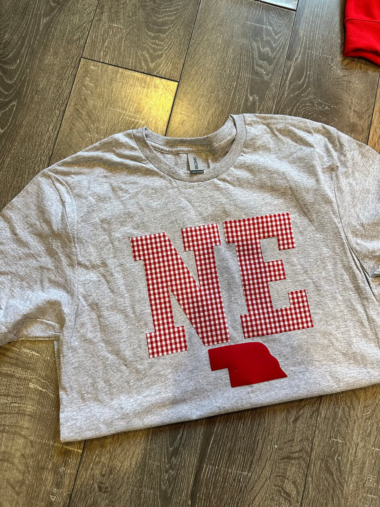 GINGHAM NE + RED STATE - GREY T-SHIRT