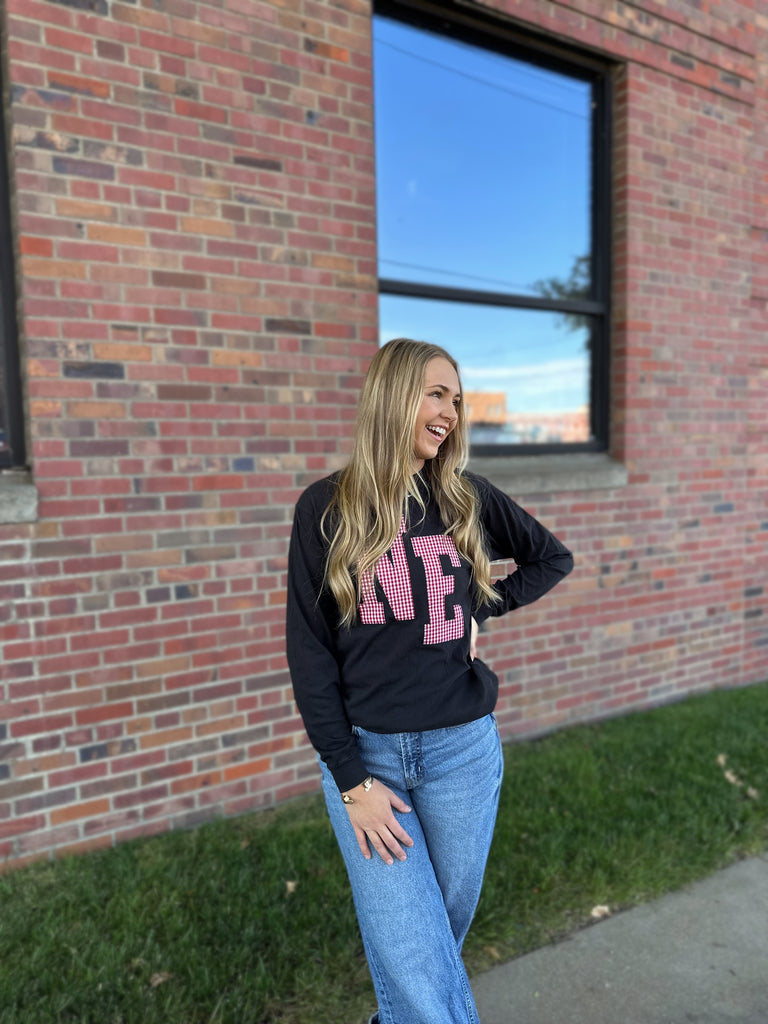 RED/WHITE GINGHAM NE - BLACK LONG SLEEVE TEE