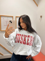 VARSITY BANDANA HUSKERS - ASH GREY CREW