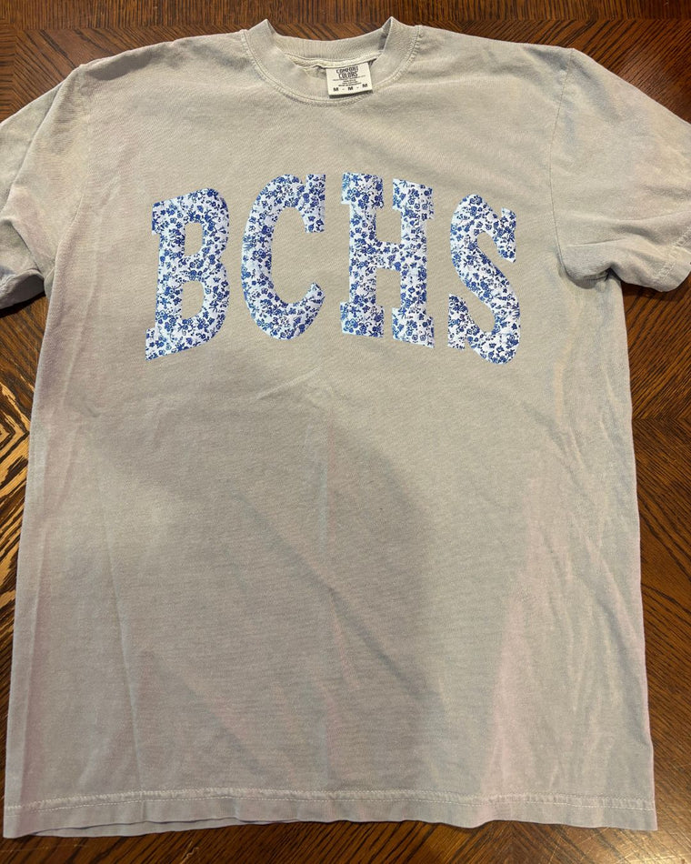 BLUE FLORAL BCHS - GREY COMFORT COLORS TEE