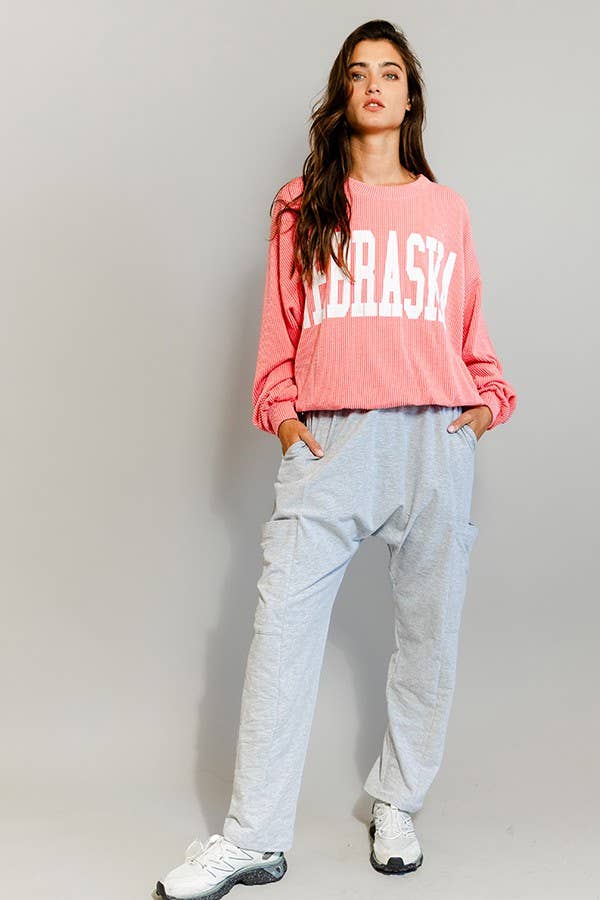 BUCKETLIST - T1770N 'NEBRASKA' Comfy Oversize Graphic Sweatshirt: Red / S-M-L (2-2-2)