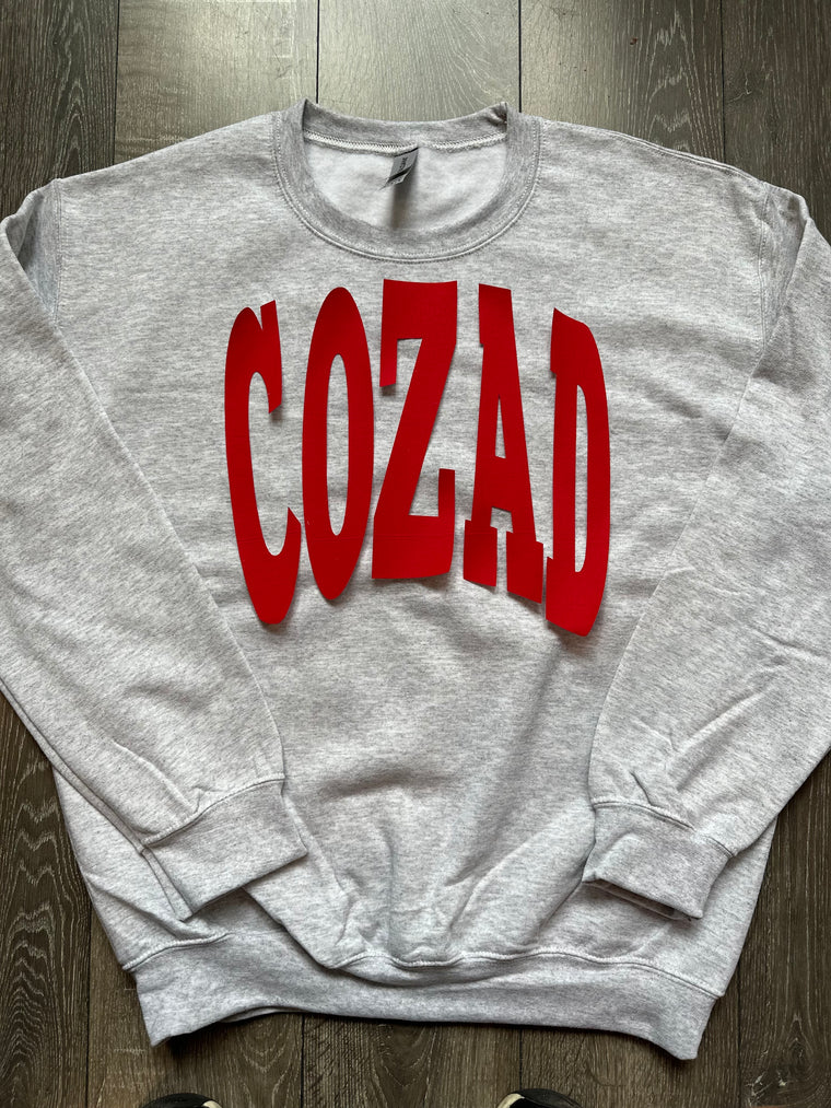 RED VARSITY COZAD - ASH GREY GILDAN CREWNECK