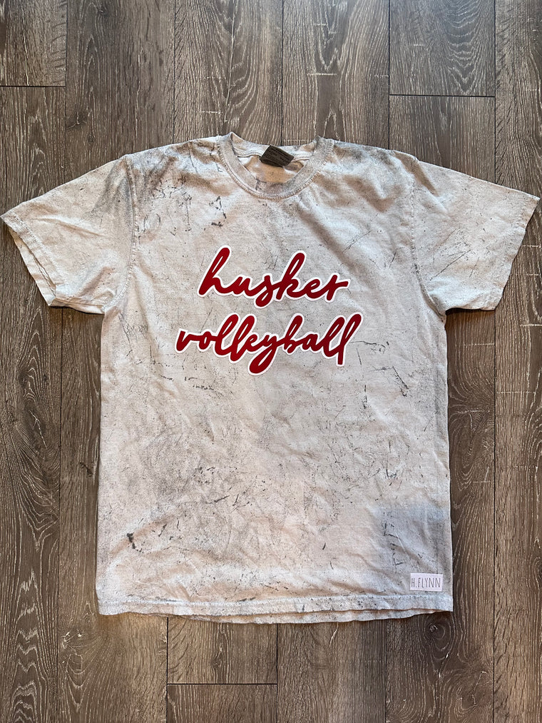 HUSKER VOLLEYBALL - GREY DYED TEE