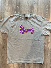 CURSIVE BRAVES - GREY COMFORT COLORS TEE