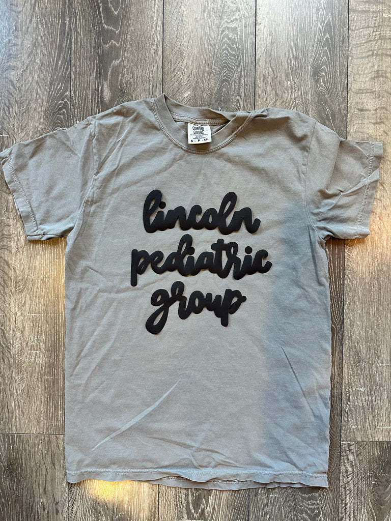 BLACK LINCOLN PEDIATRIC GROUP - GREY TEE