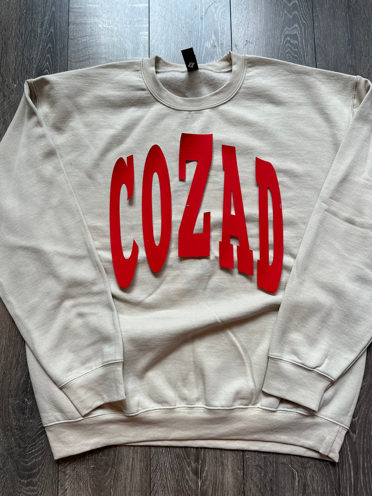 VARSITY RED COZAD - SAND GILDAN CREWNECK