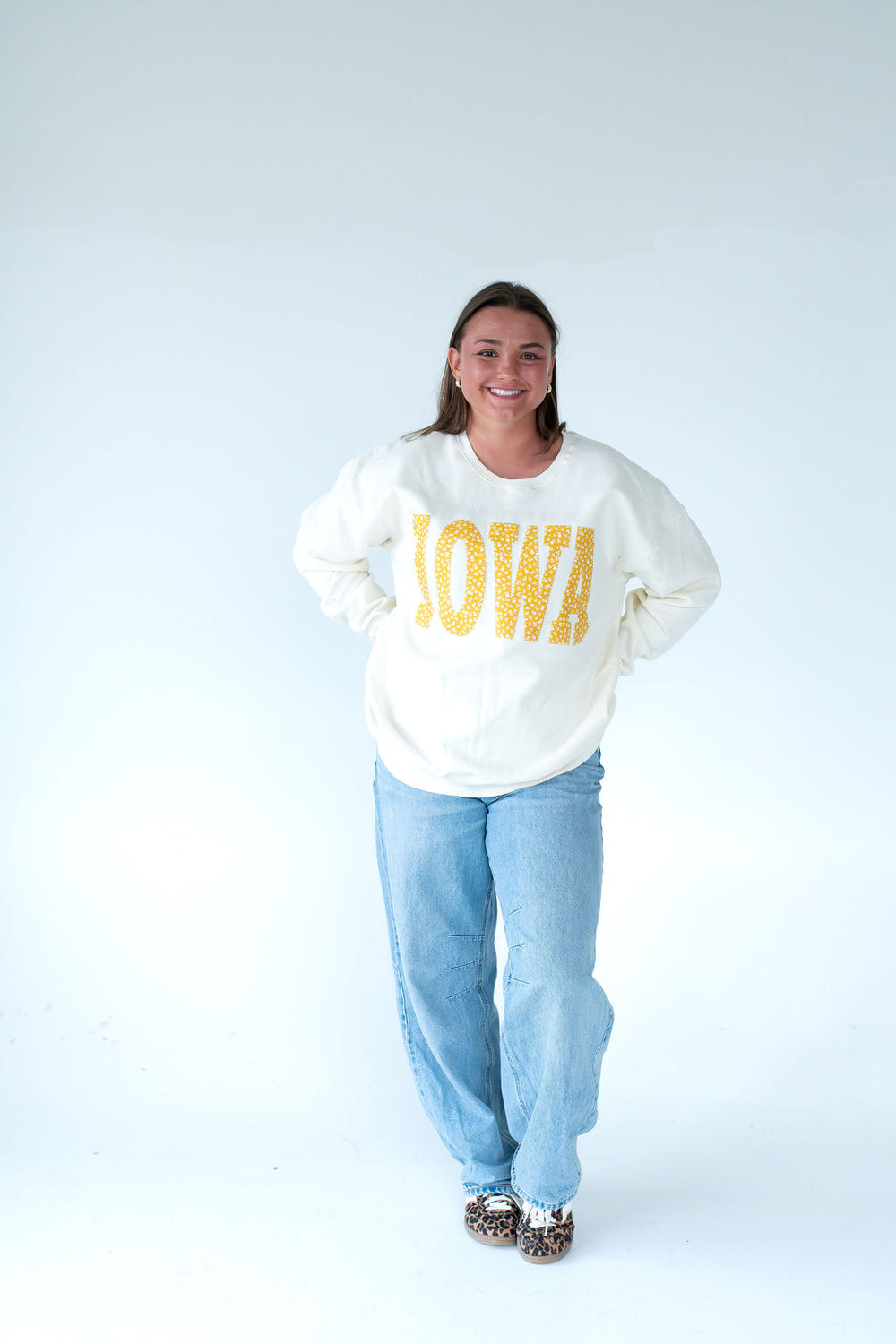 YELLOW FLORAL IOWA - CREAM CREWNECK