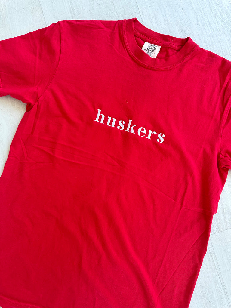 EMBROIDERED HUSKERS - RED TEE