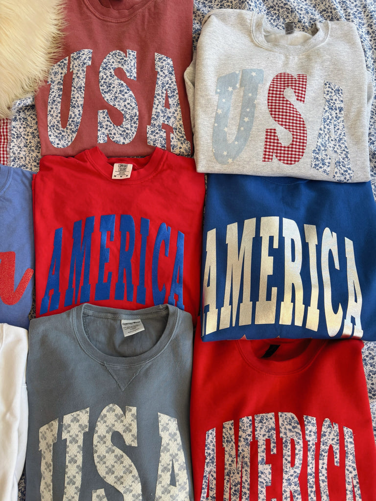 BLUE FLORAL AMERICA - RED GILDAN CREWNECK