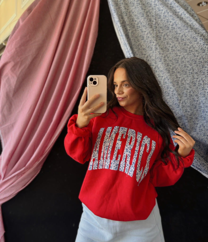 BLUE FLORAL AMERICA - RED GILDAN CREWNECK