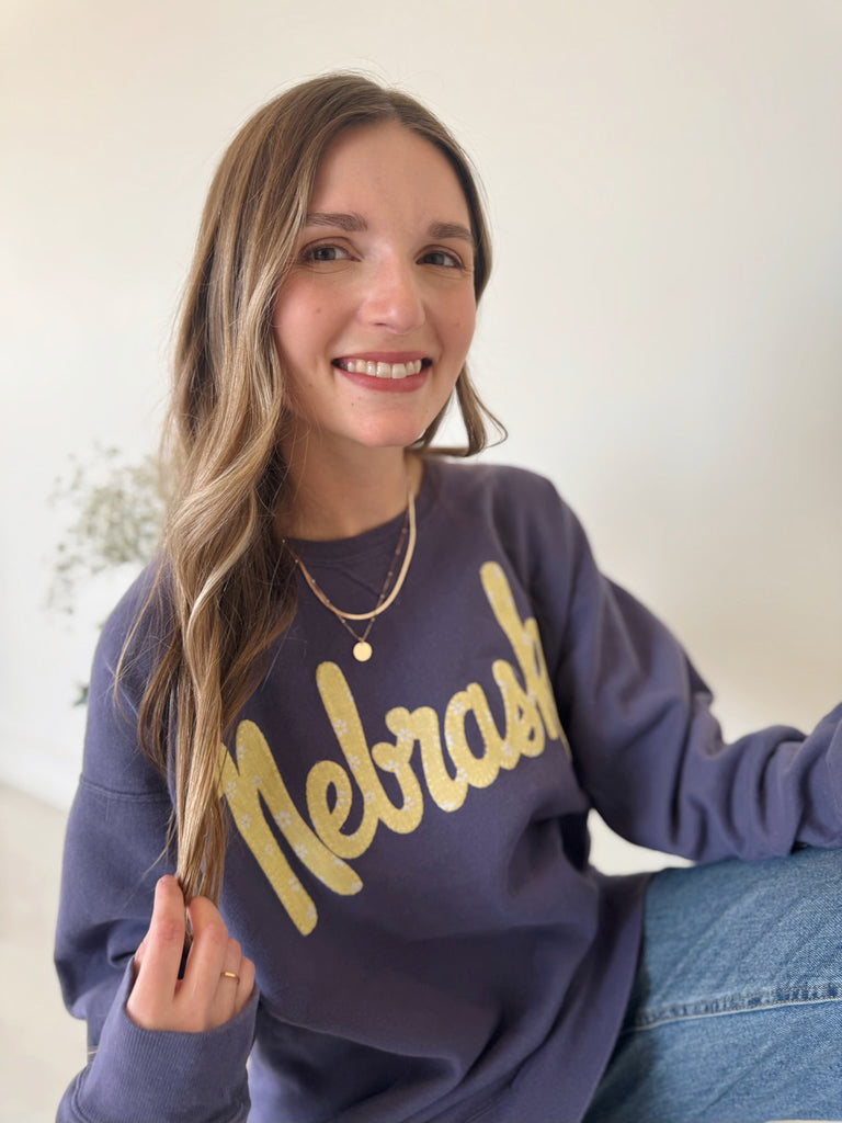 YELLOW DAISY VINTAGE NEBRASKA - GRAPE COMFORTWASH CREW