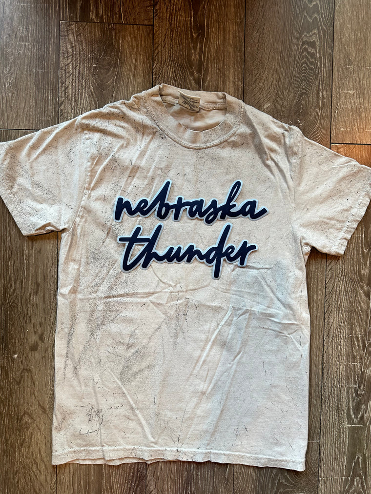 DAINTY NEBRASKA THUNDER - DYED COMFORT COLORS TEE