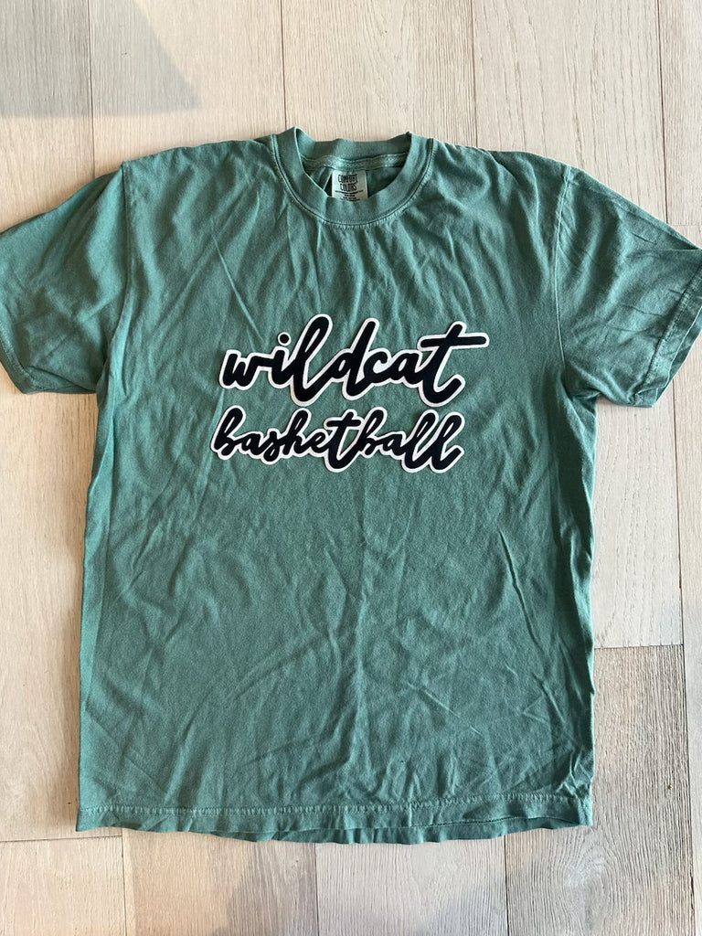 WILDCAT BASKETBALL - GREEN COMFORT COLORS TEE