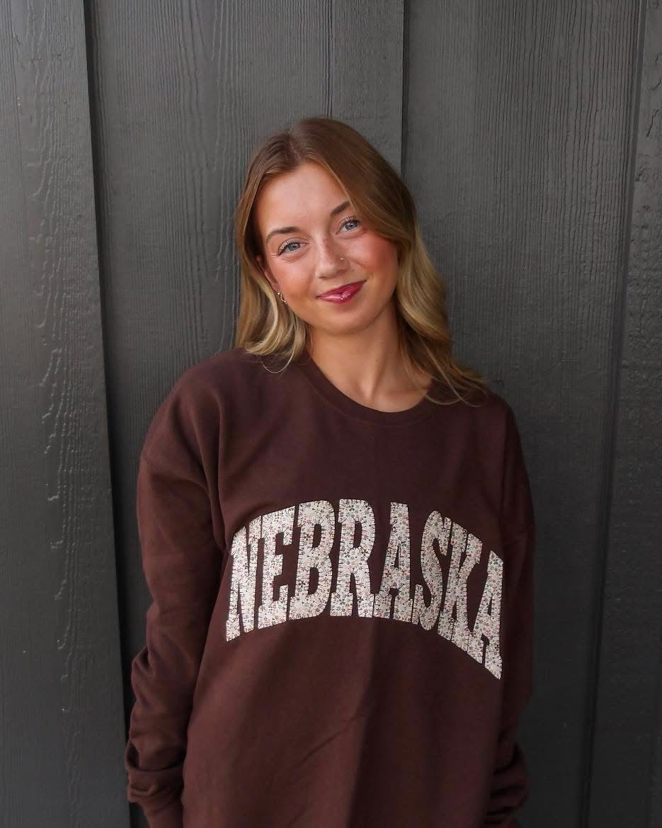 DAINTY MUTED FLORAL NEBRASKA- CHOCOLATE BROWN CREW