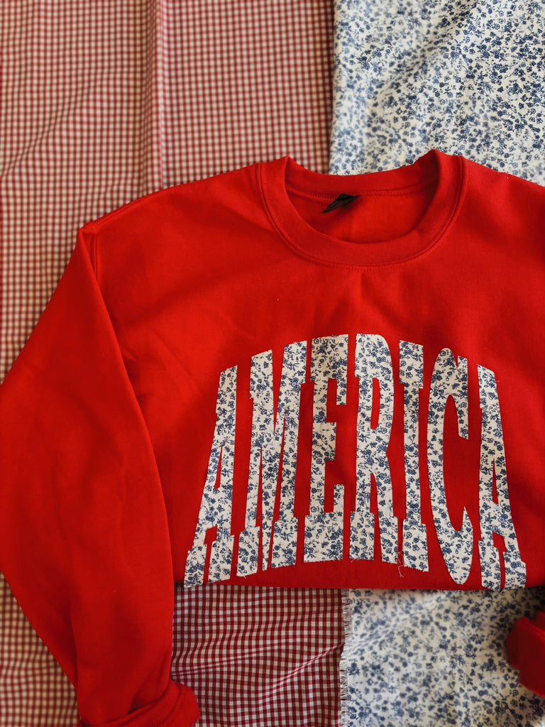 BLUE FLORAL AMERICA - RED GILDAN CREWNECK
