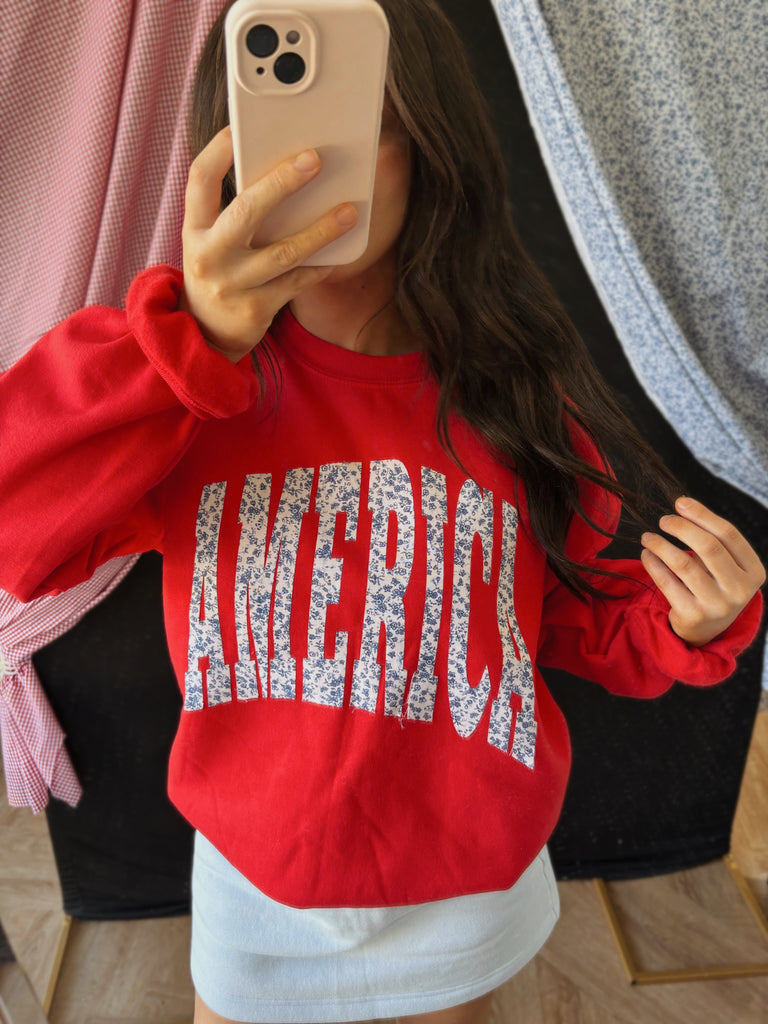 BLUE FLORAL AMERICA - RED GILDAN CREWNECK
