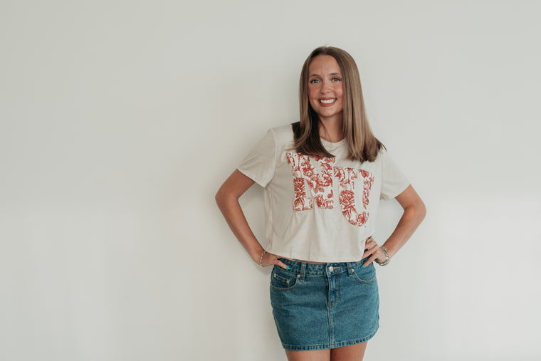 VARSITY RED FLORAL NU  - HEATHER DUST CROP TEE