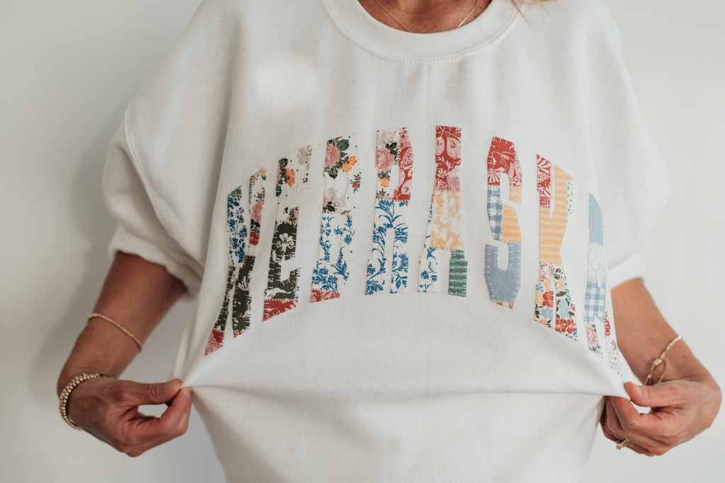 VARSITY MULTICOLOR PATTERNED NEBRASKA - WHITE CREWNECK