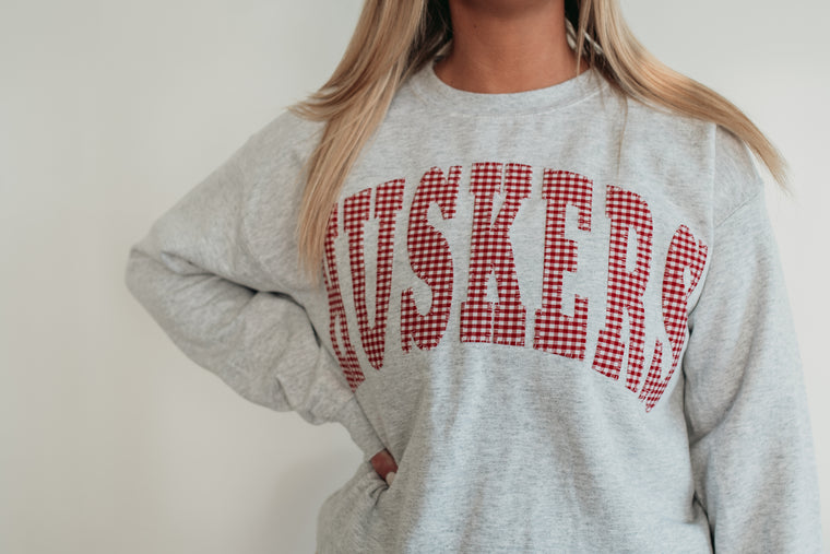 VARSITY RED GINGHAM HUSKERS - ASH GREY CREW