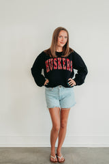 VARSITY BANDANA HUSKERS - BLACK CROP CREW