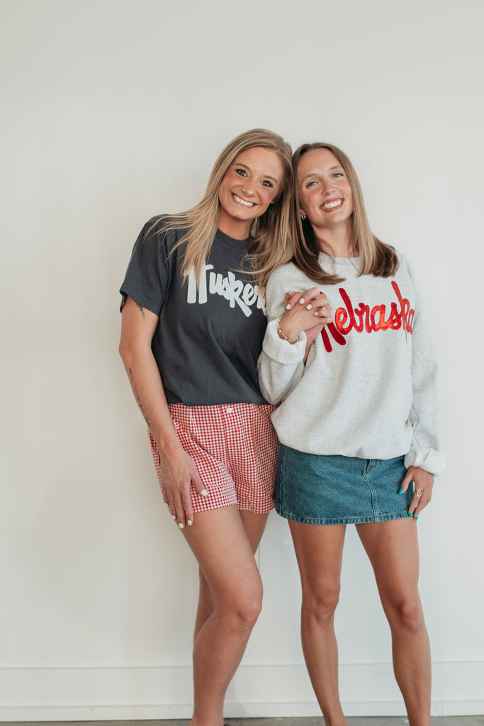 WHITE SPARKLE HUSKERS SCRIPT  - CHARCOAL COMFORT COLORS TEE