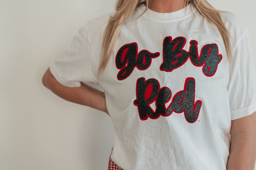 CURSIVE BLACK/RED GO BIG RED  - WHITE TEE