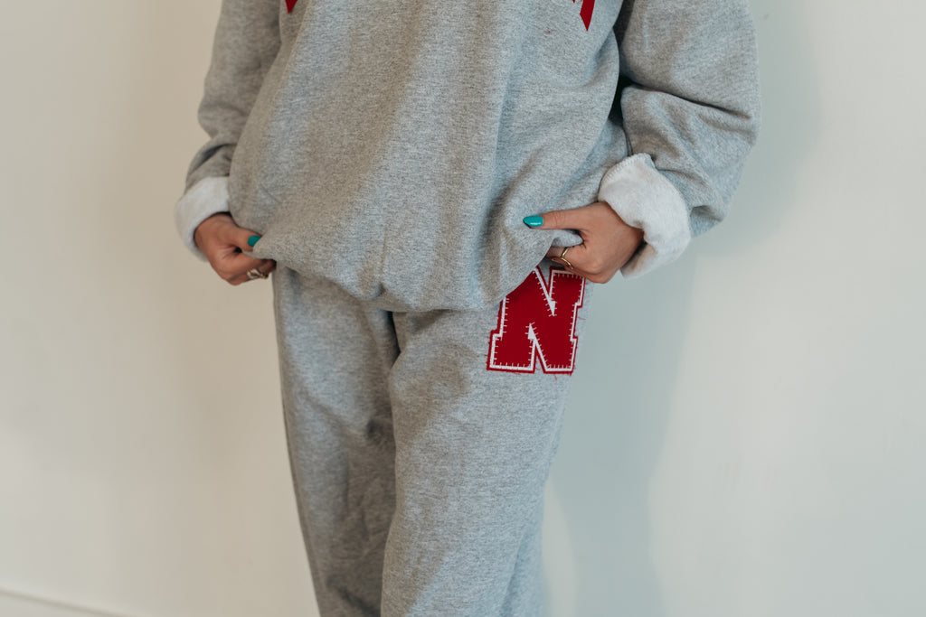 N - GREY SWEATPANTS