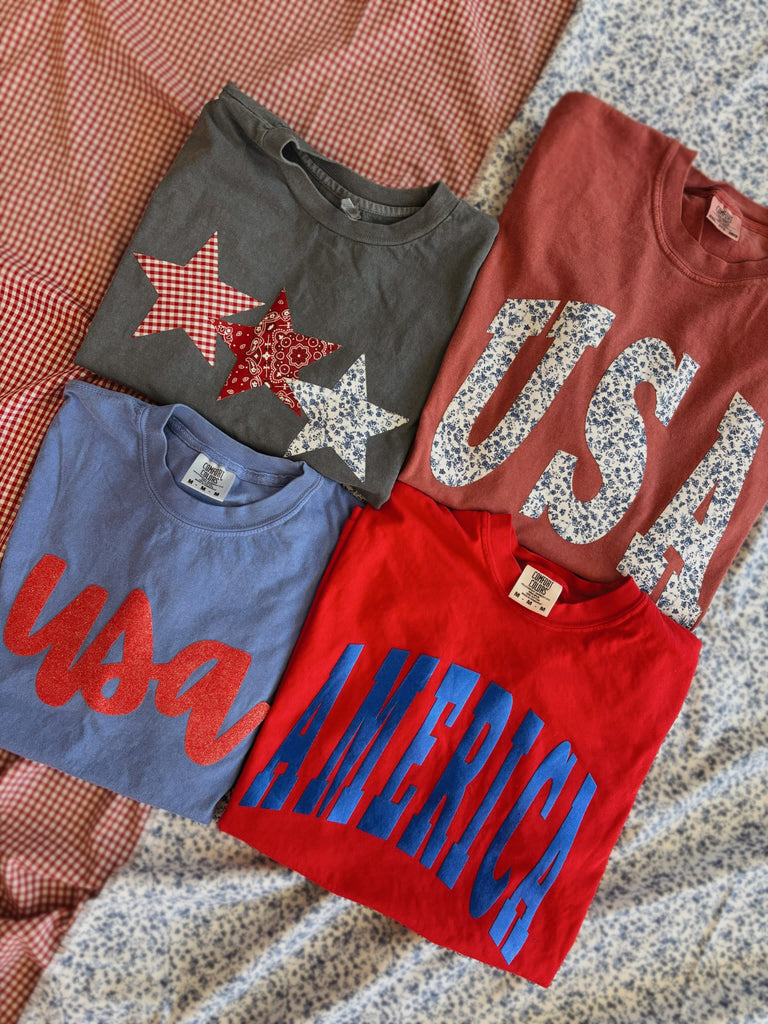 BLUE METALLIC AMERICA - RED COMFORT COLORS TEE