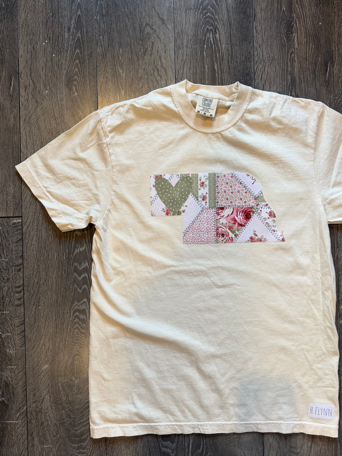 AUTUMN PATCHWORK STATE + GREEN POLKA DOT HEART- IVORY T-SHIRT