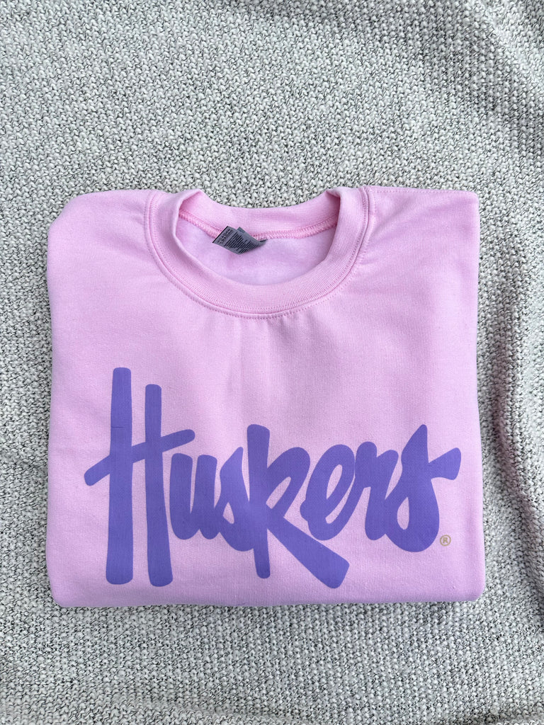 HUSKERS SCRIPT - LIGHT PINK CREW