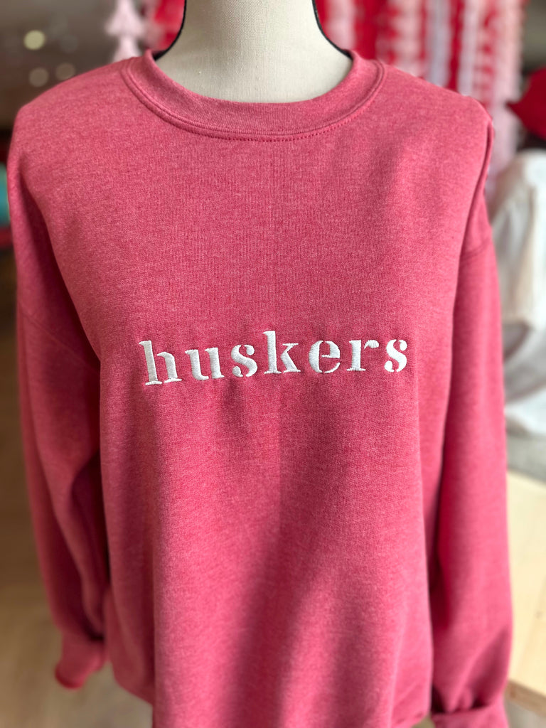 EMBROIDERED HUSKERS - HEATHER RED CREW