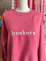 EMBROIDERED HUSKERS - HEATHER RED CREW