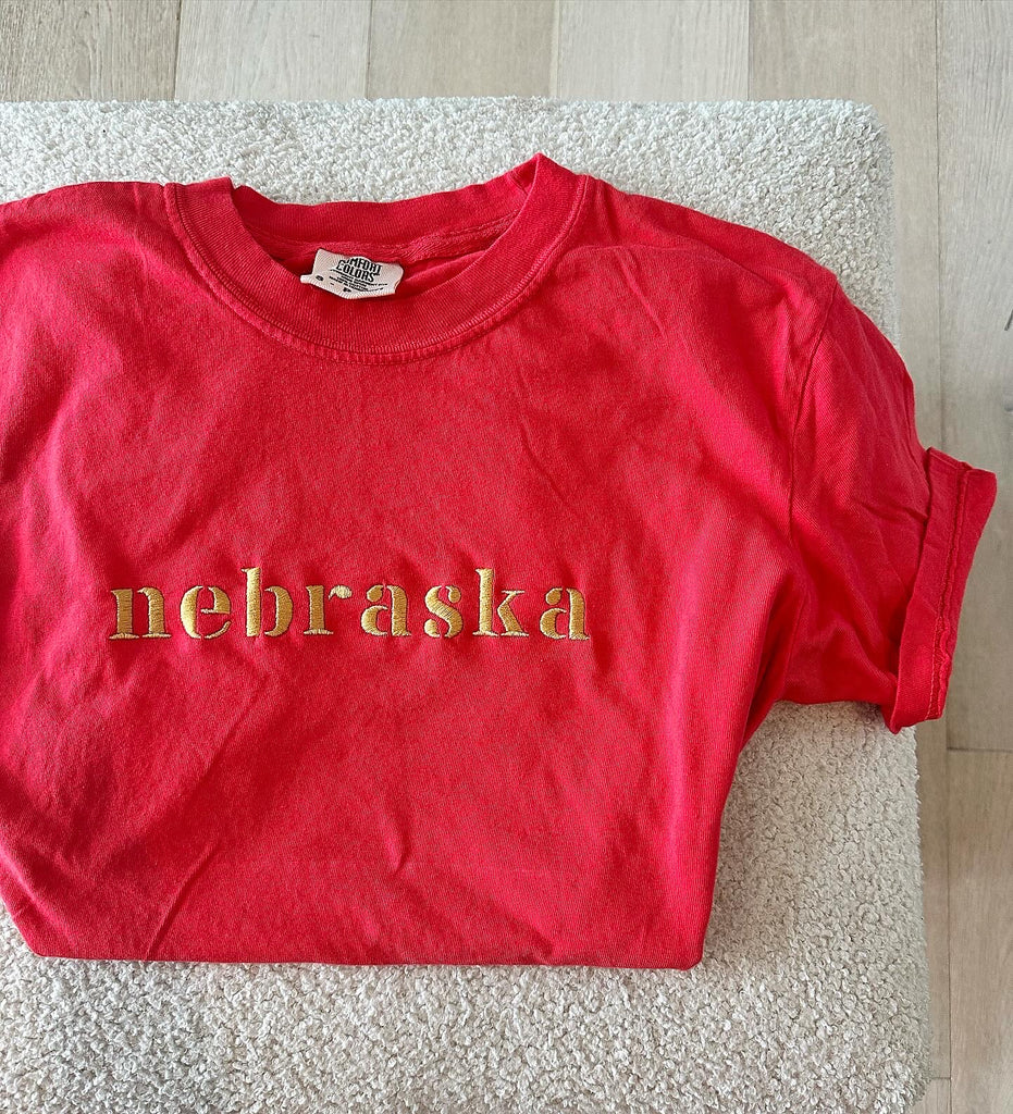 EMBROIDERED NEBRASKA - PAPRIKA TEE