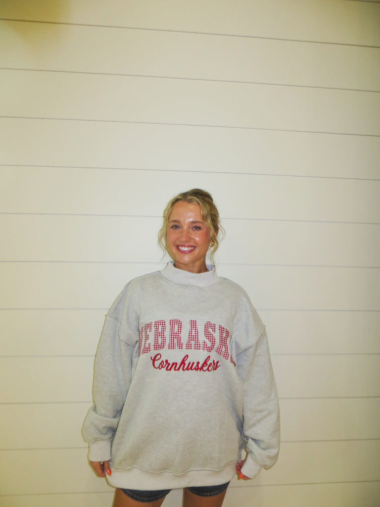 GINGHAM NEBRASKA EMBROIDERED CORNHUSKERS - GREY MOCKNECK