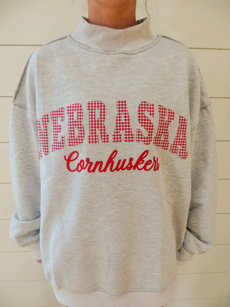 GINGHAM NEBRASKA EMBROIDERED CORNHUSKERS - GREY MOCKNECK