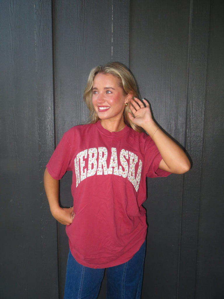 COLORFUL DITSY FLORAL NEBRASKA - CHILI TSHIRT