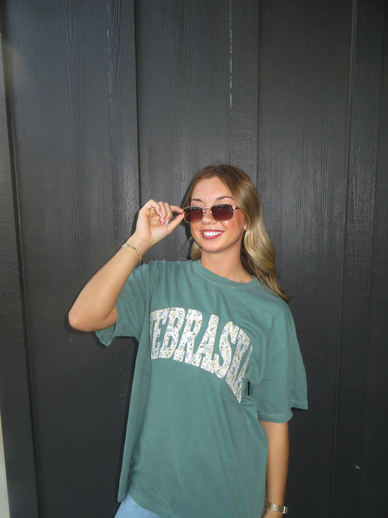 BLUE/YELLOW DITSY FLORAL NEBRASKA - GREEN TSHIRT