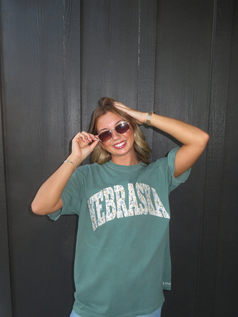BLUE/YELLOW DITSY FLORAL NEBRASKA - GREEN TSHIRT